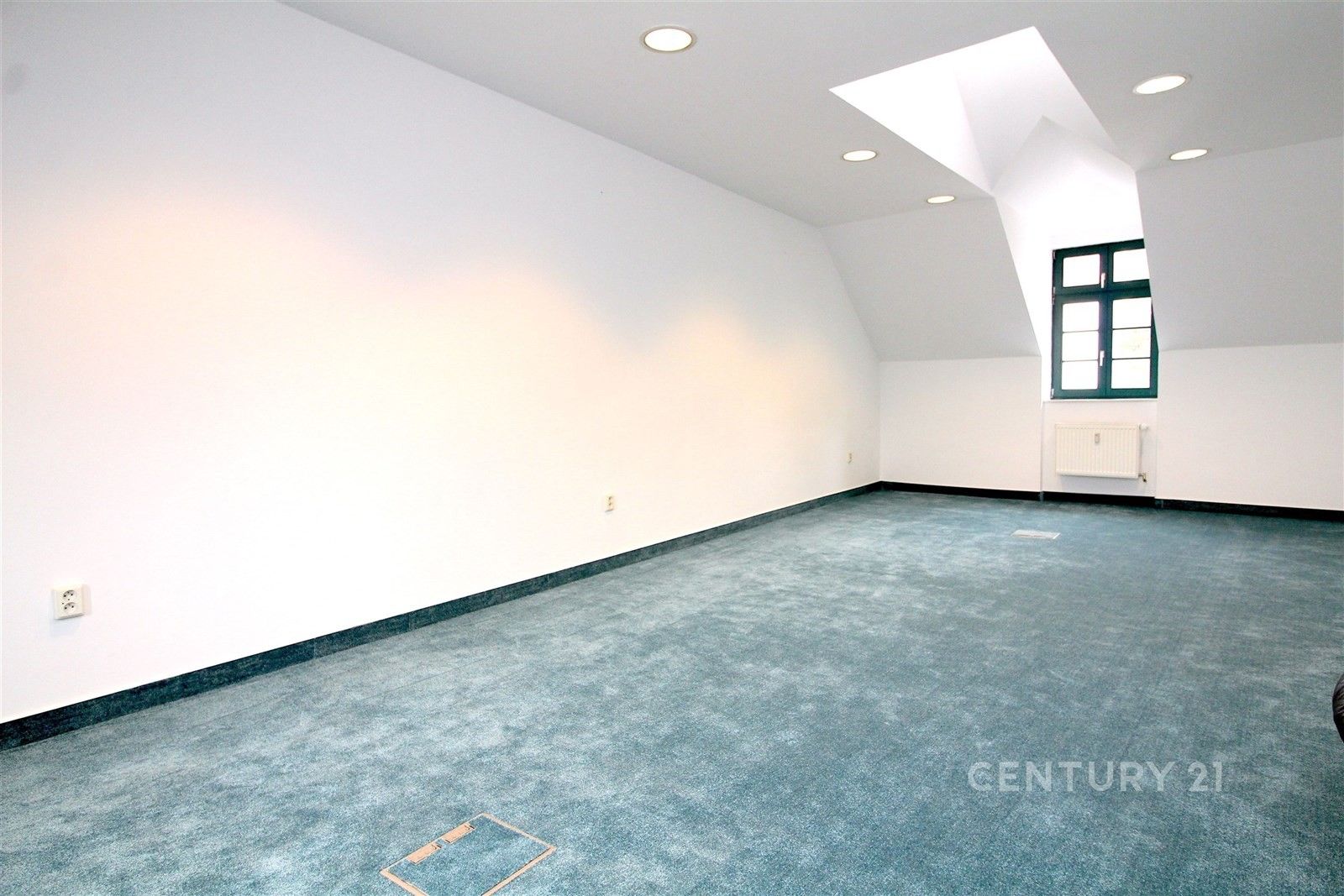 Pronájem kancelář - Bělohorská 186, Praha, 38 m²