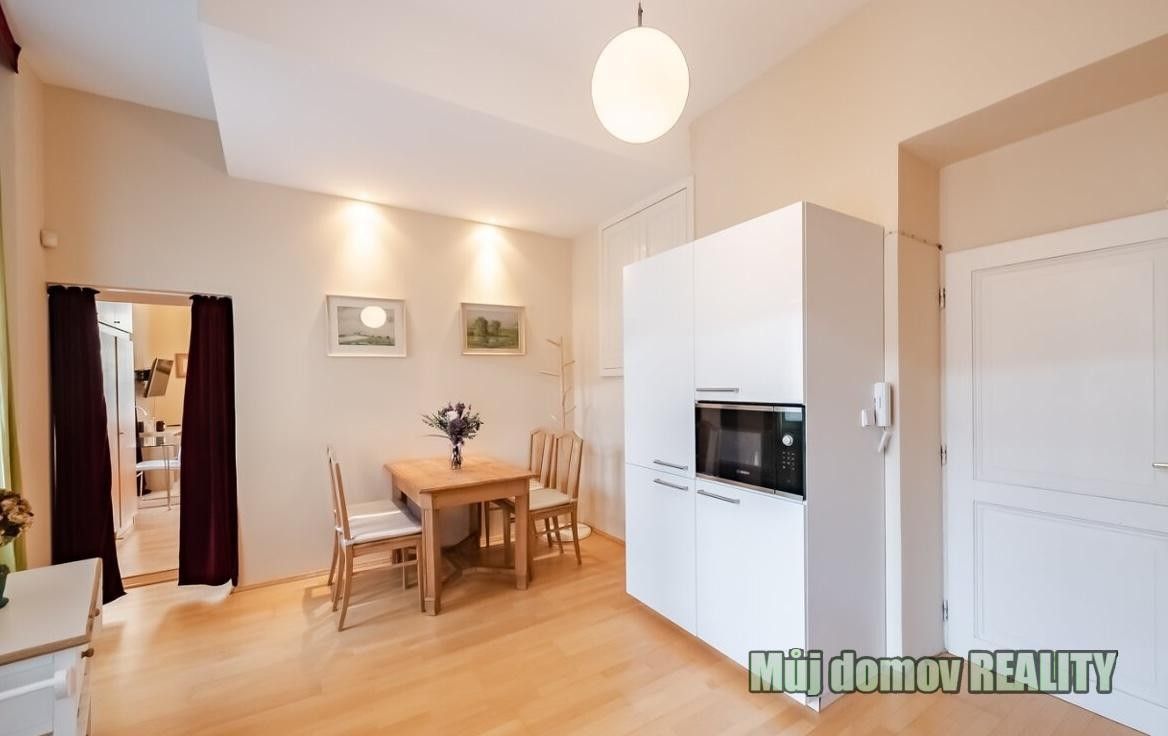 Pronájem byt 1+1 - Štěpánská, Praha, 45 m²