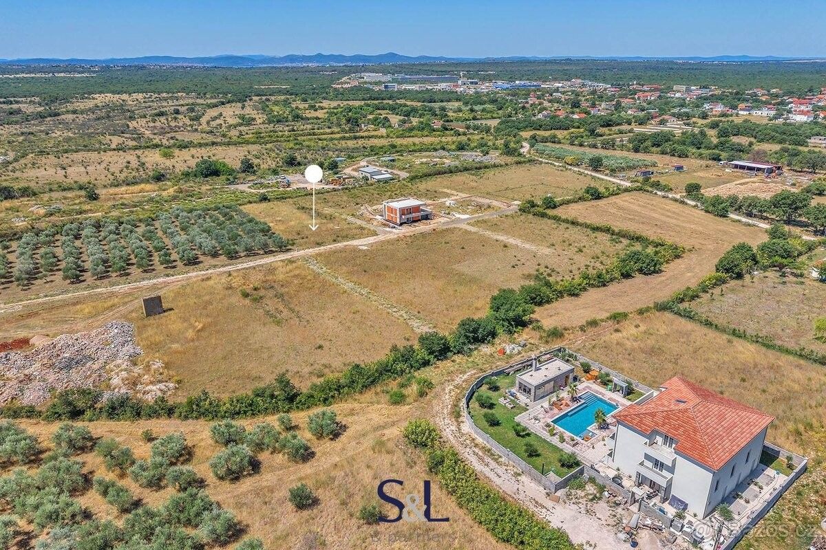 Pozemky pro bydlení, 987 66, Zahraničí - 2
