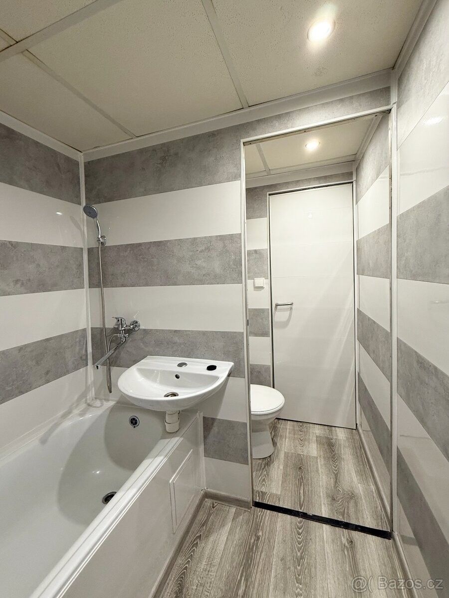 Pronájem byt - Chomutov, 430 04