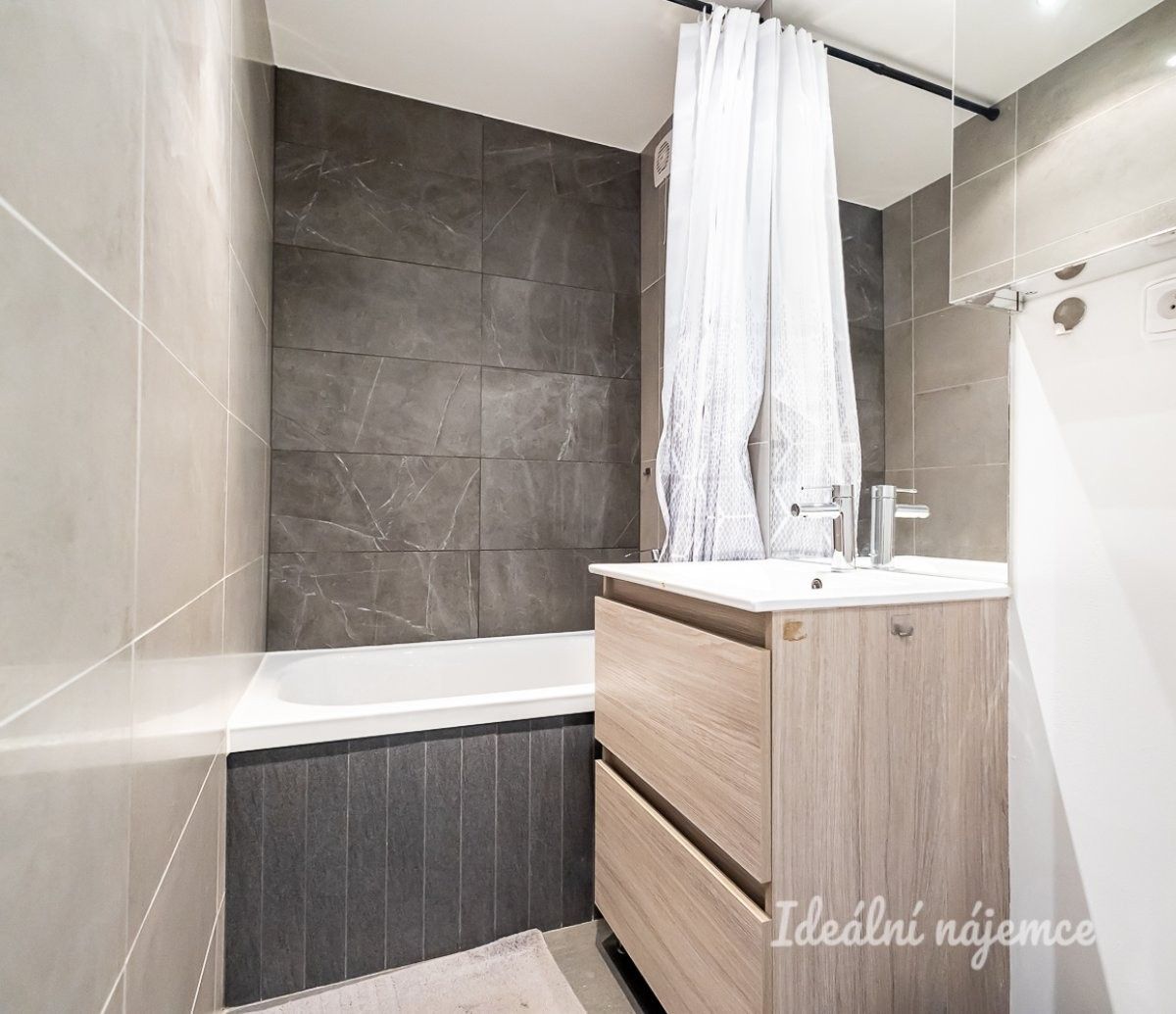 Byt 2+kk · 44 m² · Choceradská, Praha - 4
