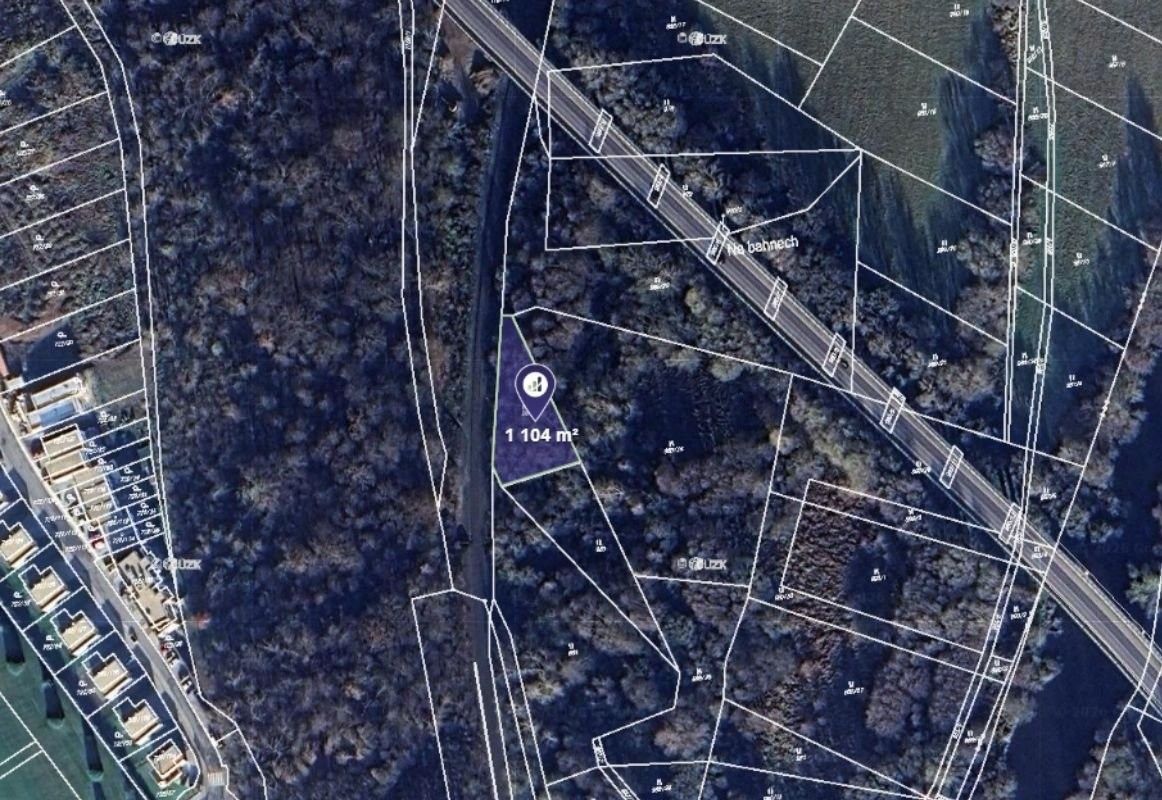 Louky, Hrdlořezy, 1 104 m²