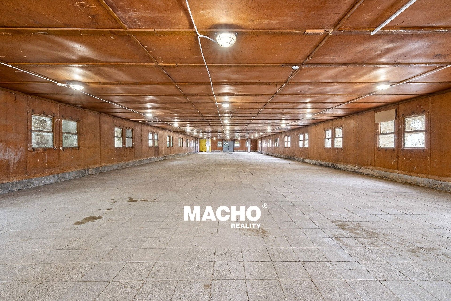 Pronájem sklad - K Vodojemu, Chrášťany, 588 m²