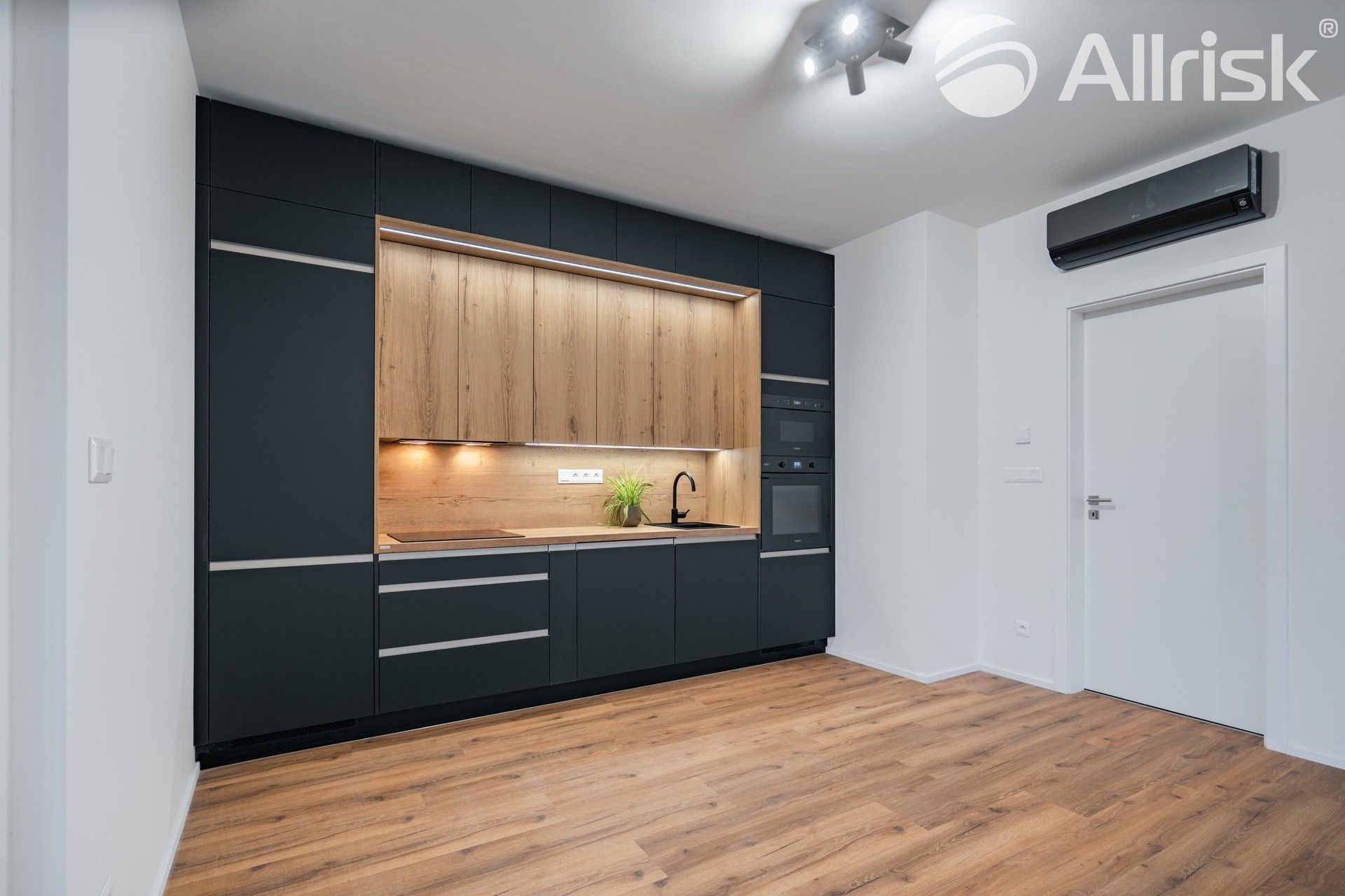 Pronájem byt 3+kk - Komárovská , Brno, 75 m²