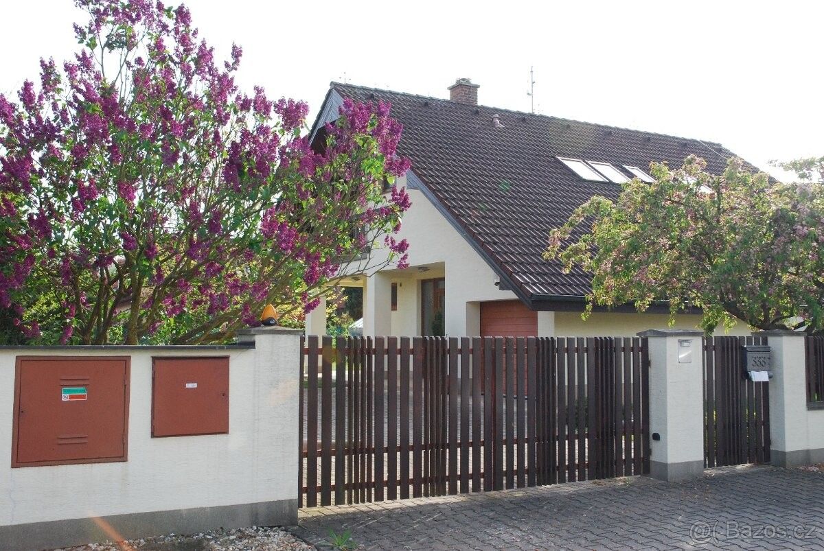 Prodej dům - Moravany u Holic, 533 72, 960 m²