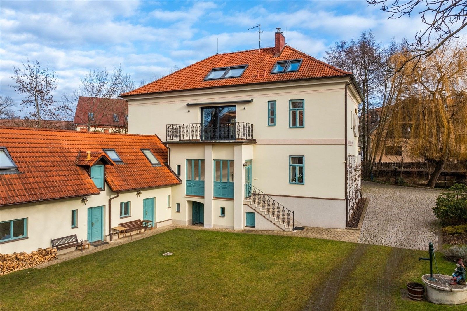 Pronájem rodinný dům - U Zámku 93, Dolní Břežany, 237 m²