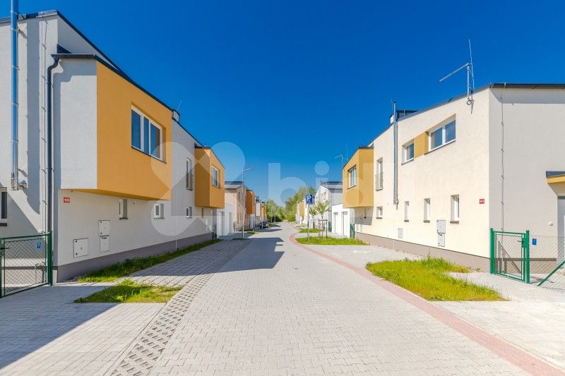 Prodej dům - Lipová, Mladá, Milovice, 137 m²