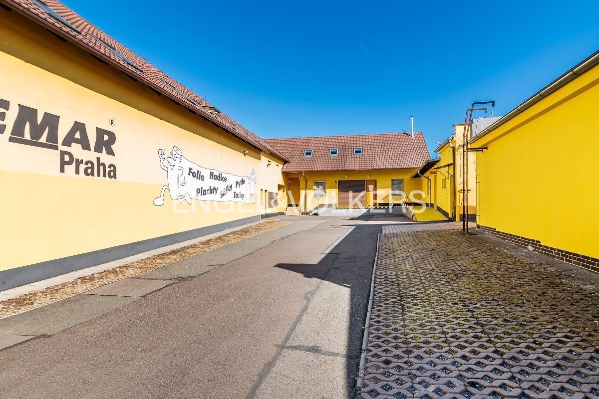 Sklady, Libušská, Praha, 976 m²