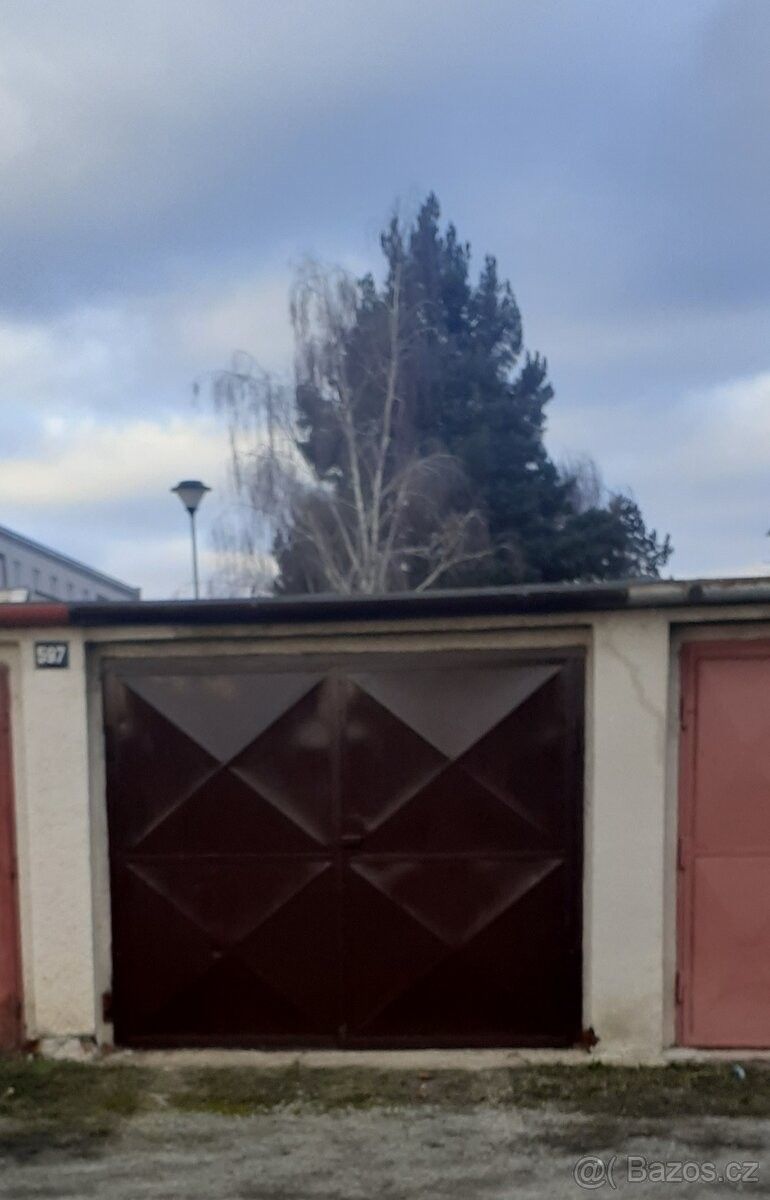 Garáže, Ivančice, 664 91