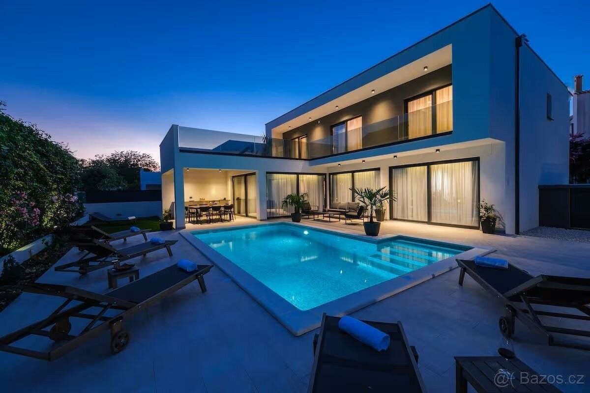 Rodinné domy, 987 66, Zahraničí