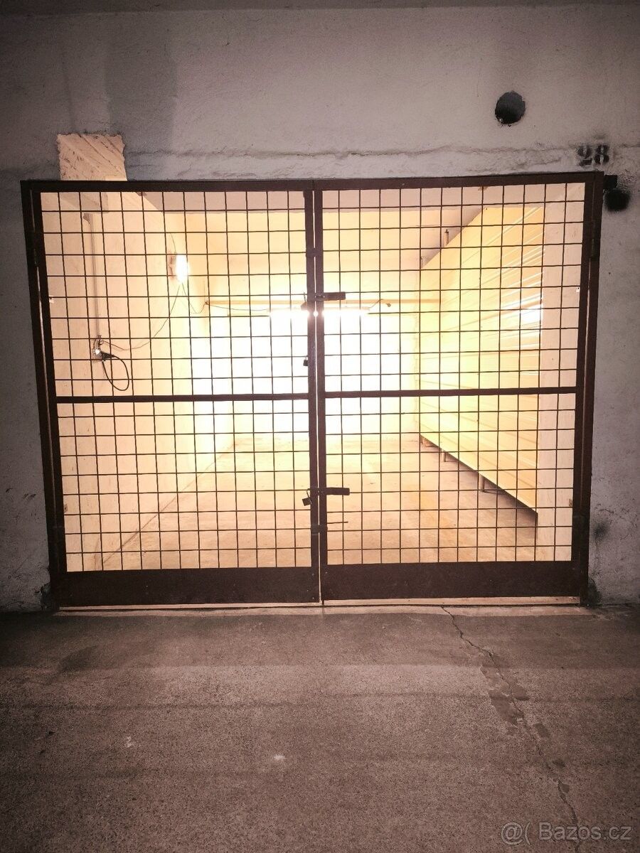 Garáže, Pardubice, 530 03