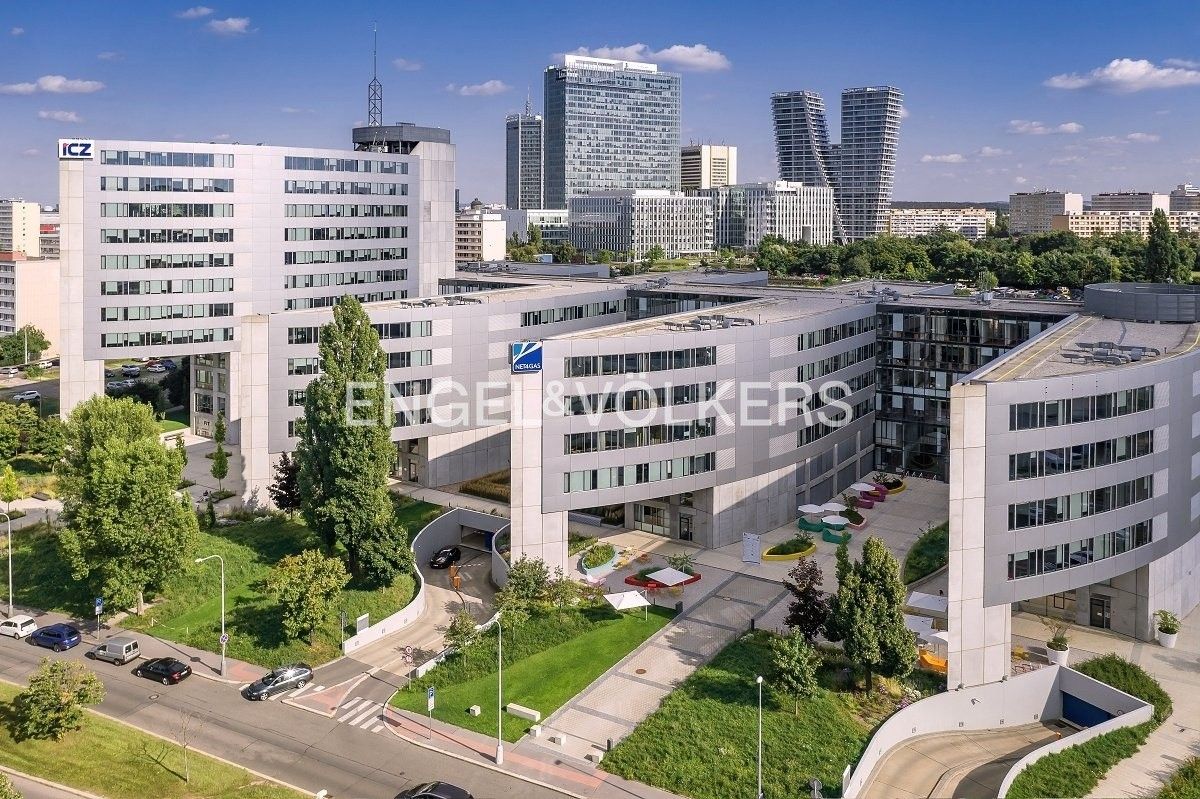 Kanceláře, Na hřebenech II, Praha, 372 m²