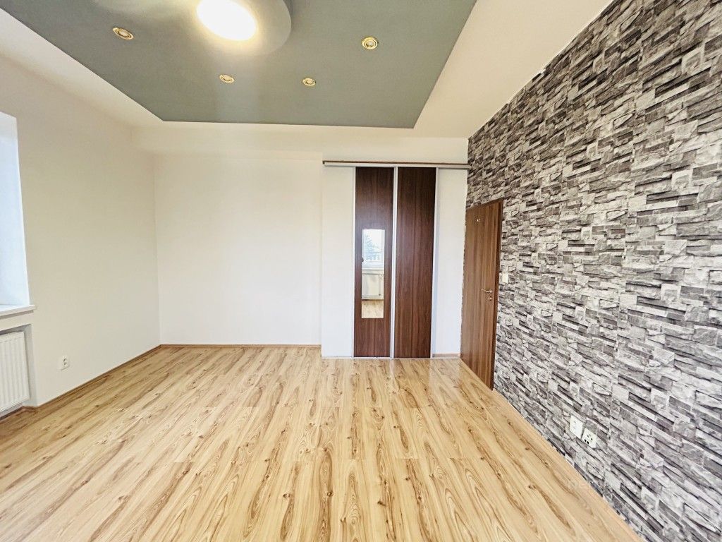 Pronájem byt 1+kk - Hutník, Veselí nad Moravou, 33 m²