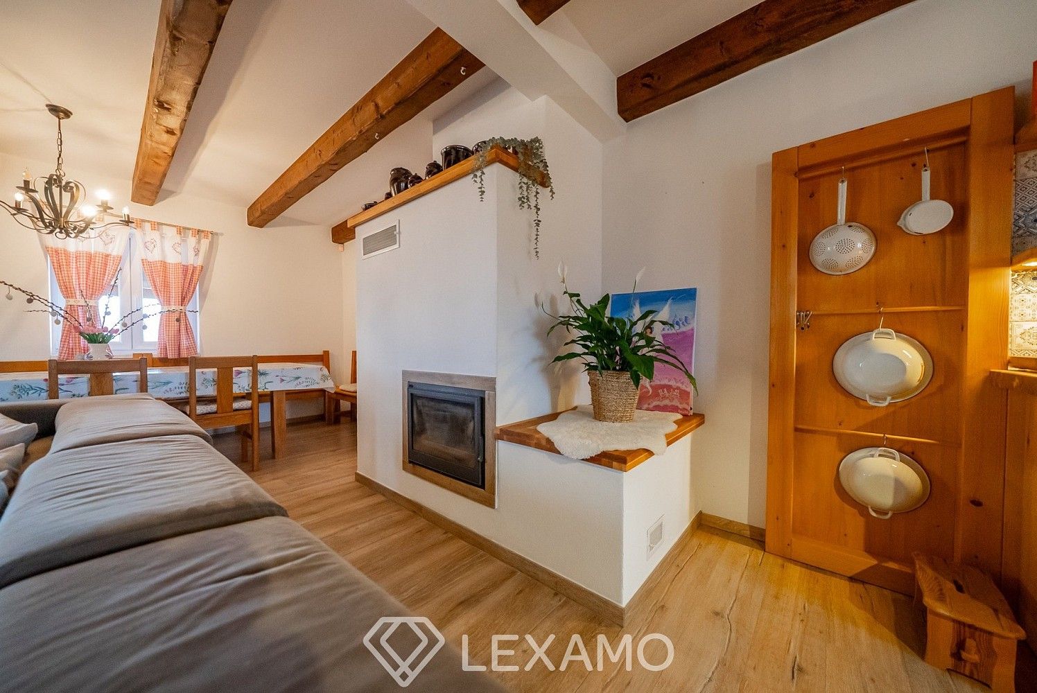 Rodinné domy, Jevišovka, okres Břeclav, Jihomoravský kraj, 306 m² - 1
