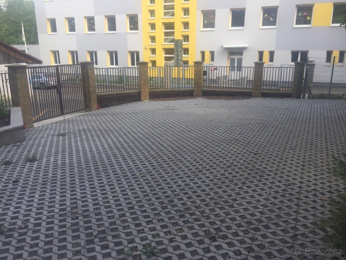 Garáže, Praha, 160 00