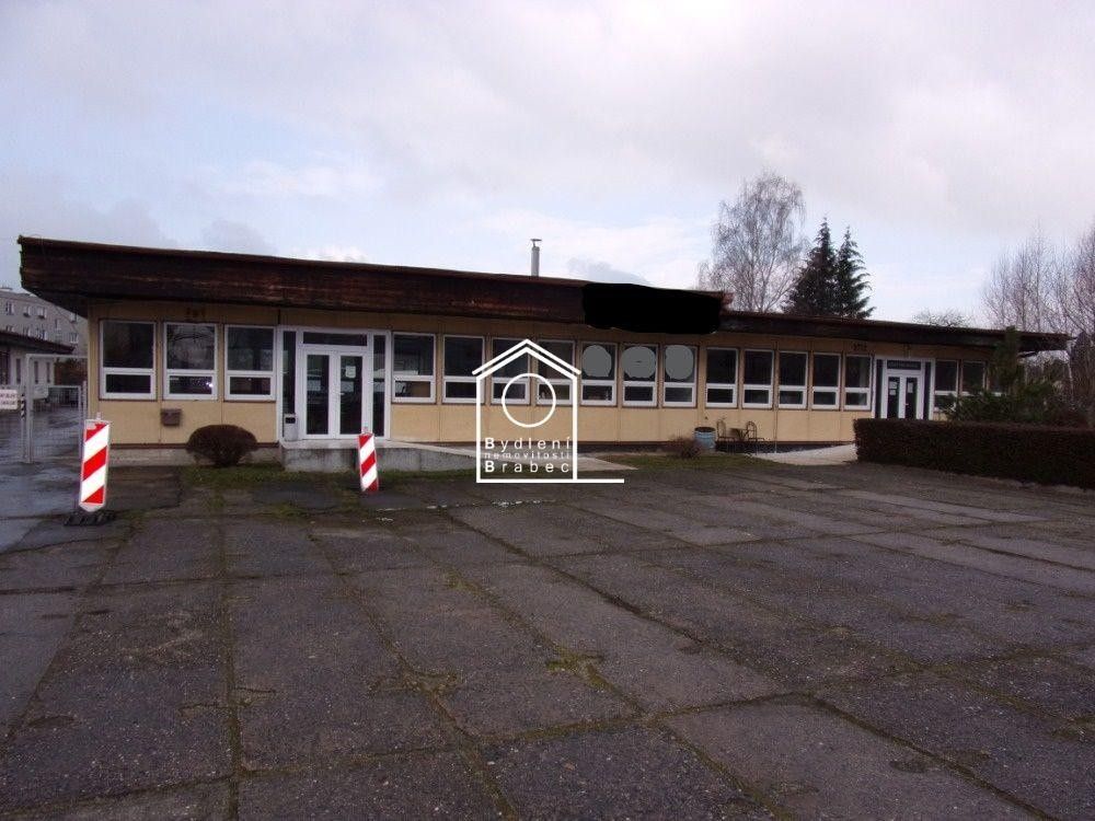Komerční nemovitost, 1 766 m²