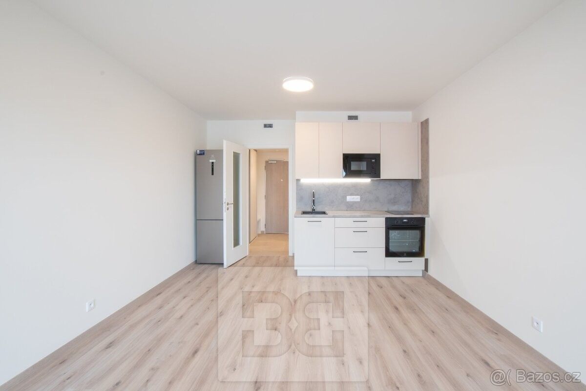Pronájem byt - Praha, 198 00
