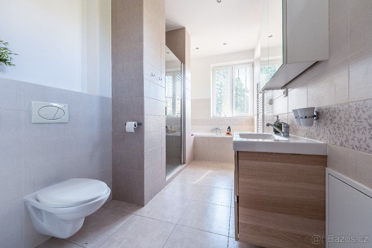 Pronájem byt - Praha, 160 00