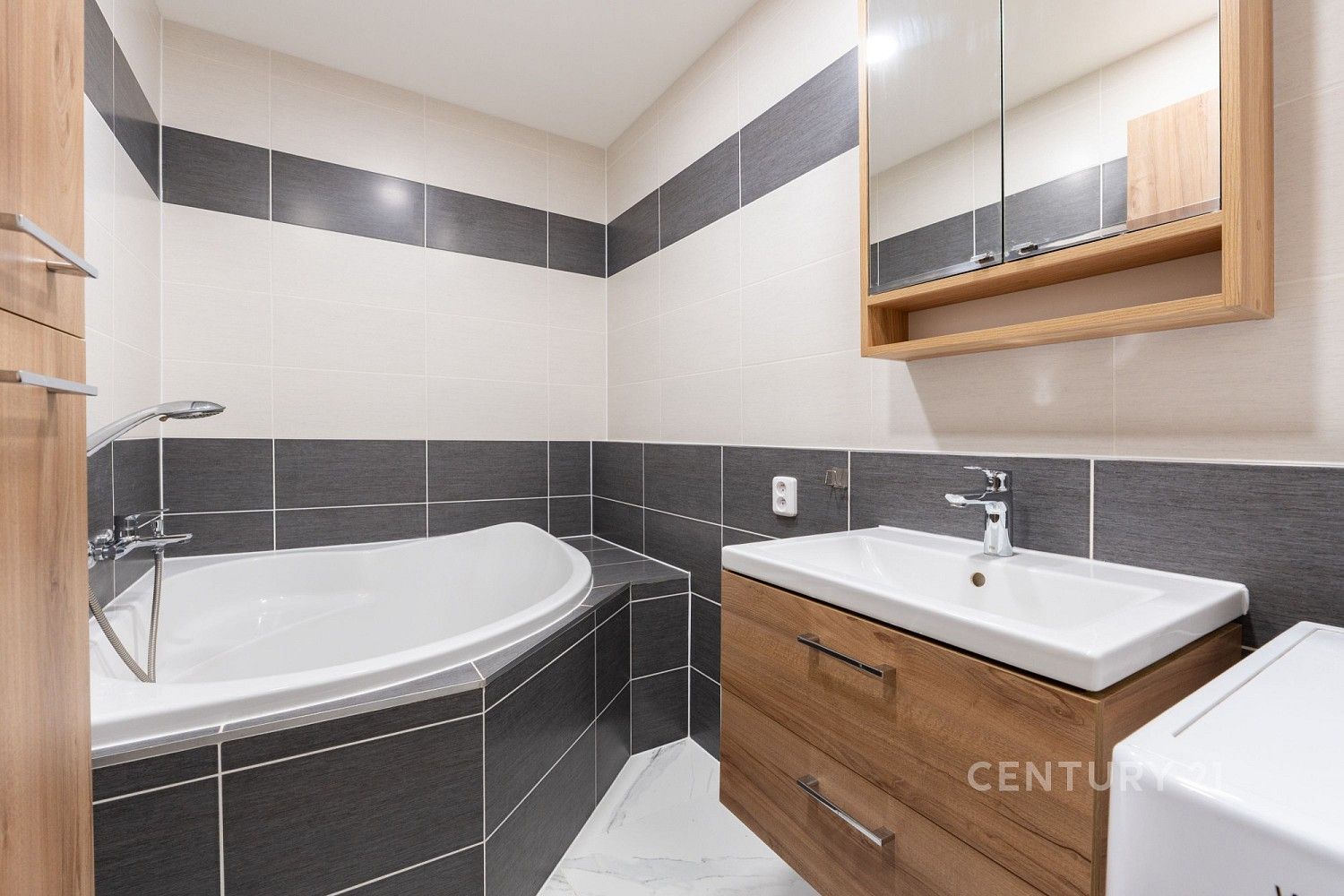 Byt 4+1 · 81 m² · Vyklická, Chlumec, okres Ústí nad Labem - 3