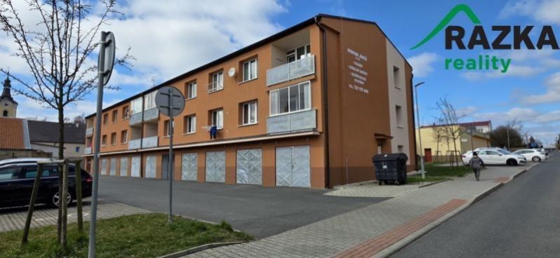 3+1, sídliště Lučina, Chodová Planá, 68 m² - 1