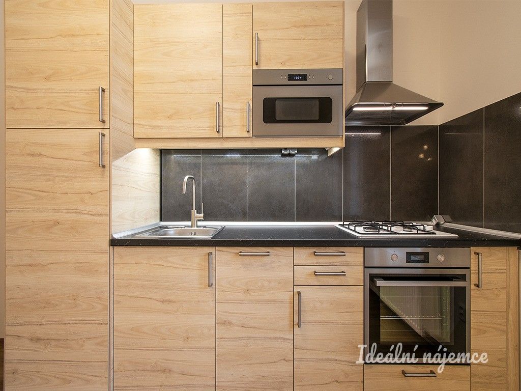 Pronájem byt 3+kk - Strančická, Praha, 60 m²