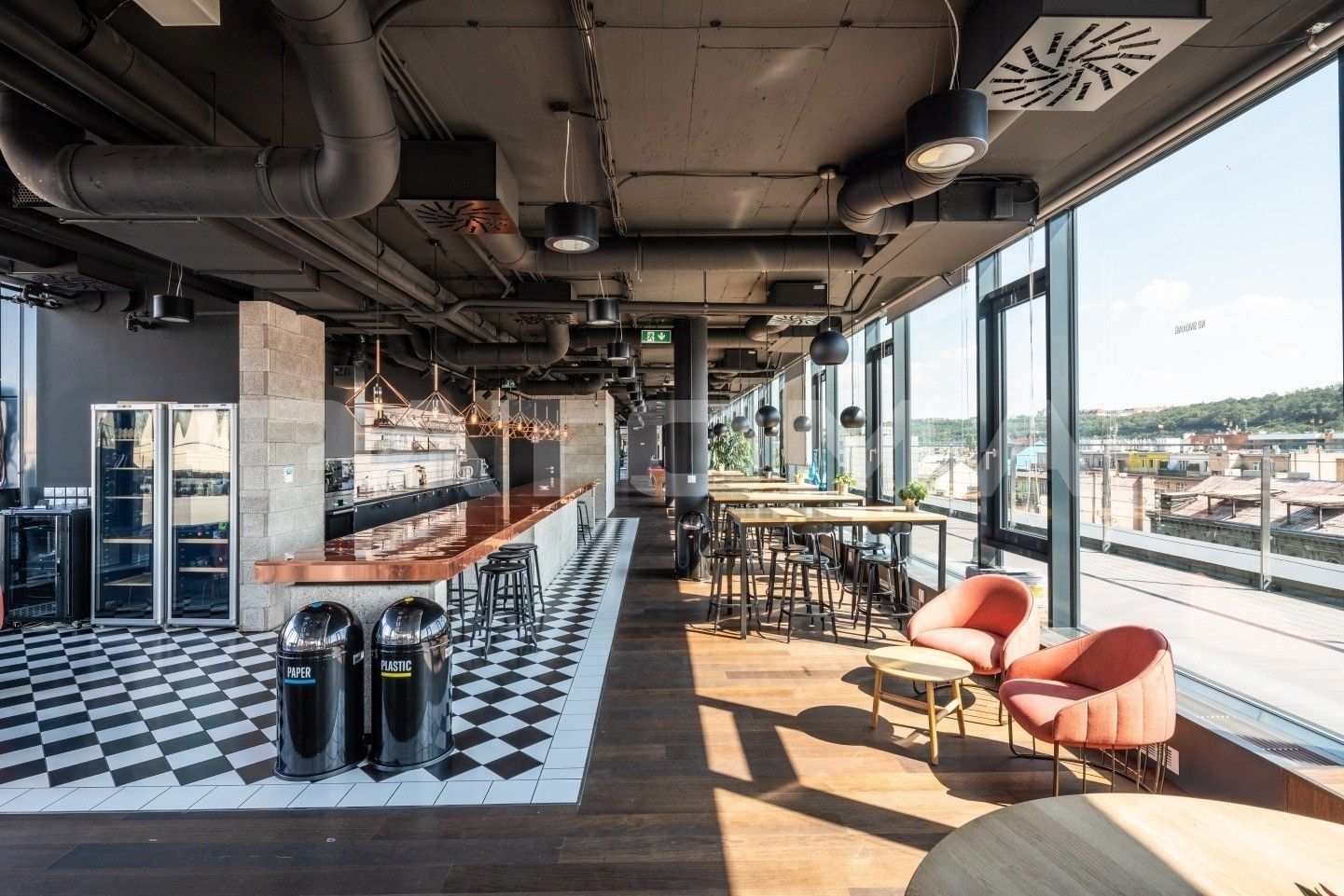 Kancelář · 876 m² · Rohanské nábřeží, Praha - 4