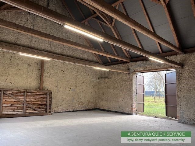 Sklady, Kněževes, 133 m² - 2