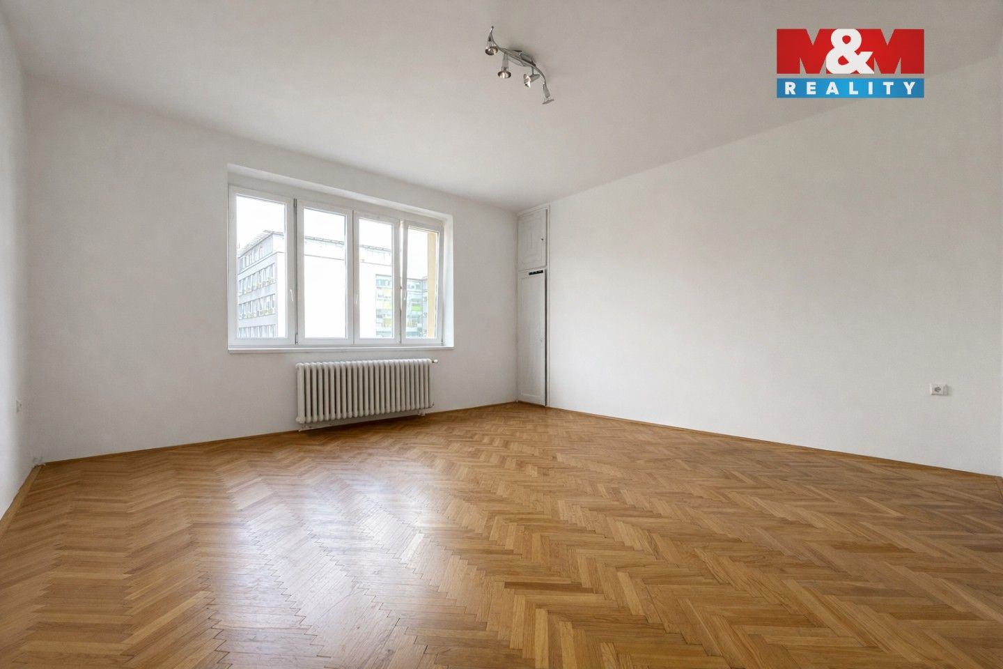 Pronájem byt 1+kk - Ruská, Praha, 35 m²