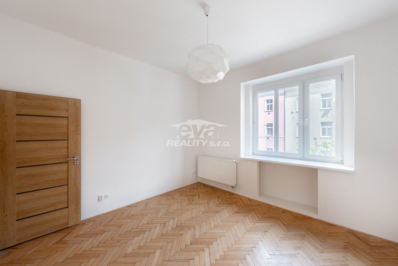 Byt 2+kk · 57 m² · Petrohradská, Praha - 3
