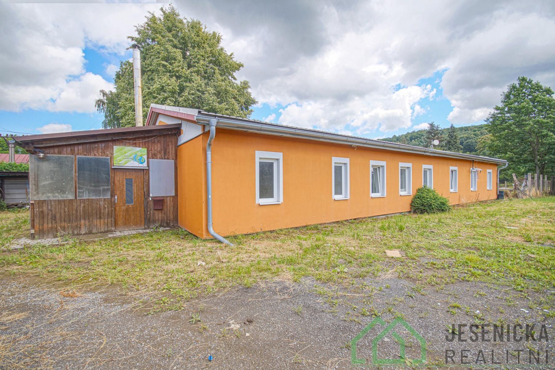 Ubytovací zařízení, Česká Ves, 306 m²