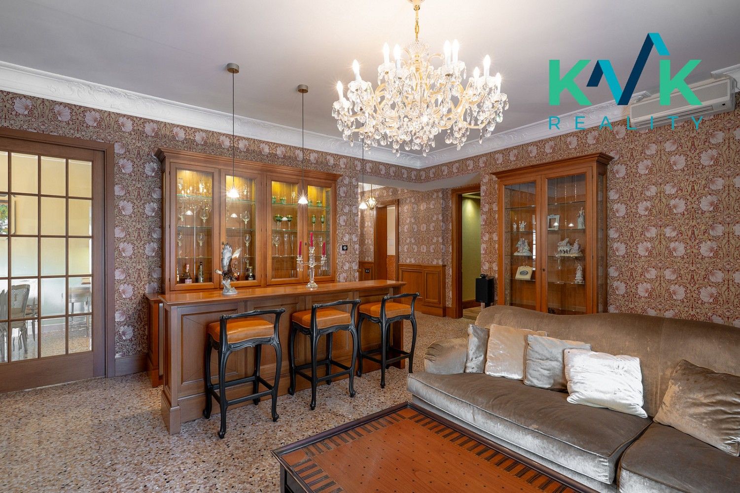 6+kk a více, U Imperiálu, Karlovy Vary, 252 m² - 1
