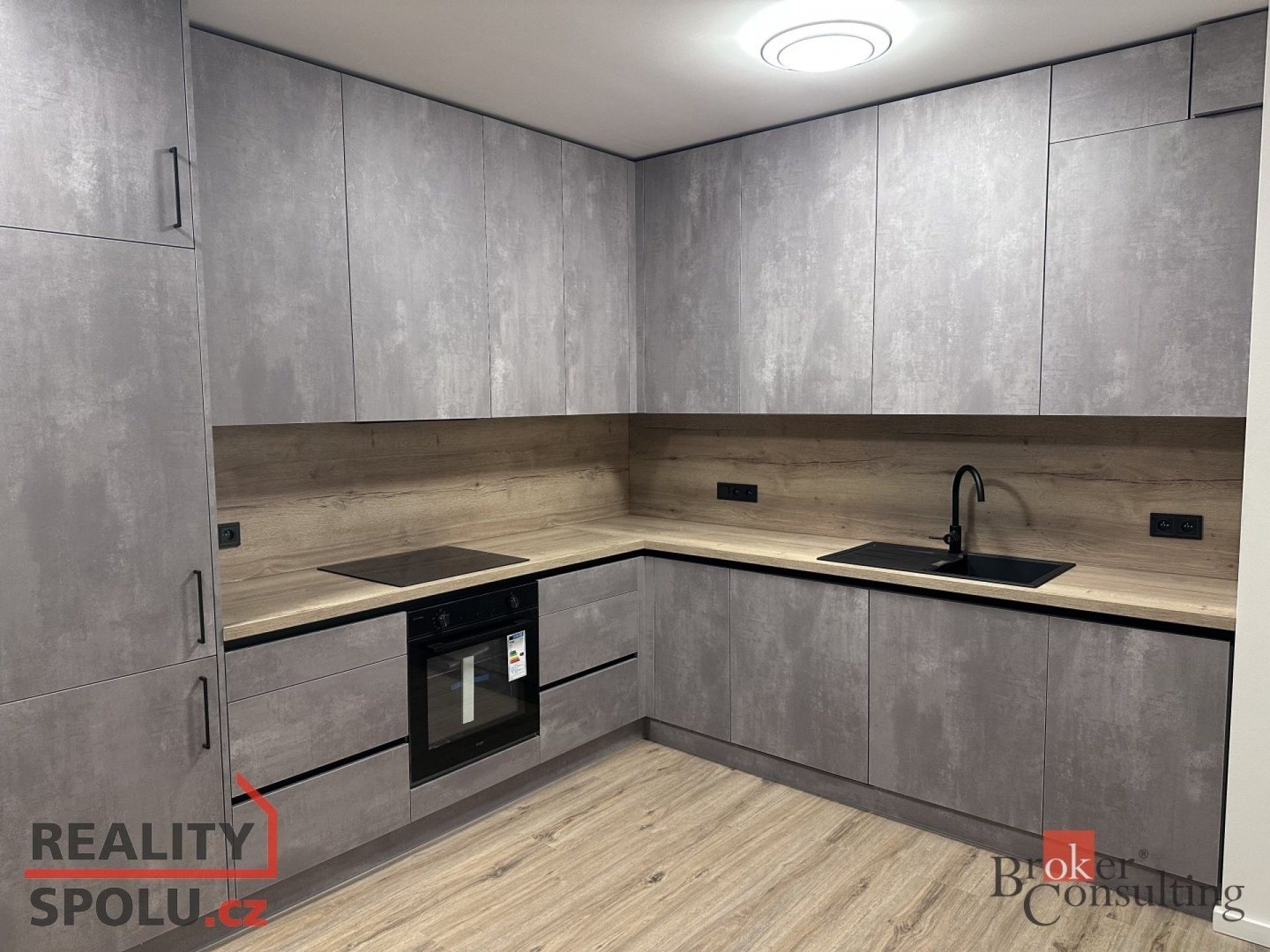 2+kk, Ke křížku, Kladno, 46 m²