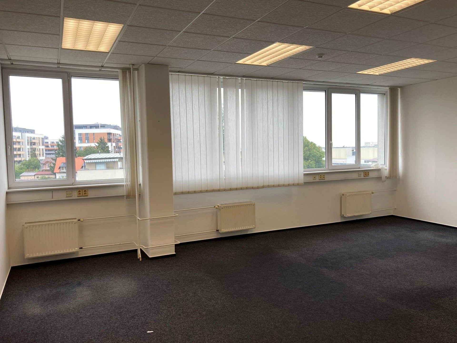 Pronájem kancelář - Ringhofferova, Praha, 36 m²