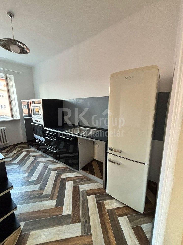 2+1, 28. pluku, Praha, 65 m²