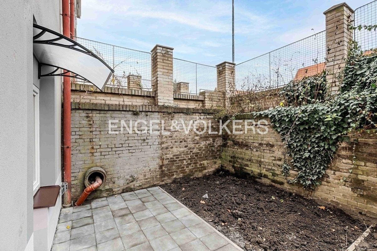 Pronájem byt 1+kk - V domově 1773, Praha, 24 m²