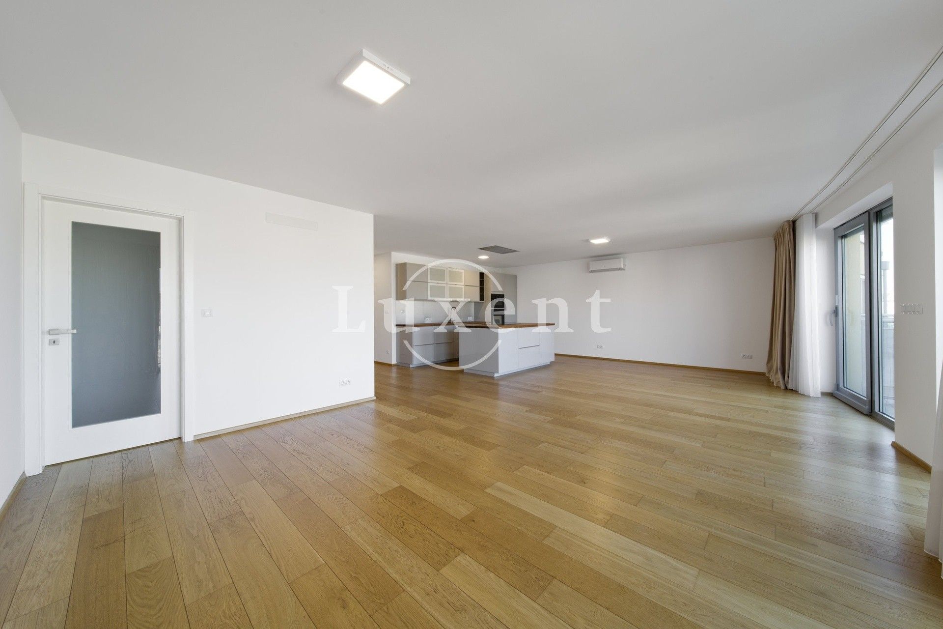 Pronájem byt 4+kk - Šafaříkovy sady, Plzeň, 195 m²