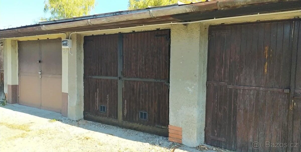 Garáže, Hulín, 768 24
