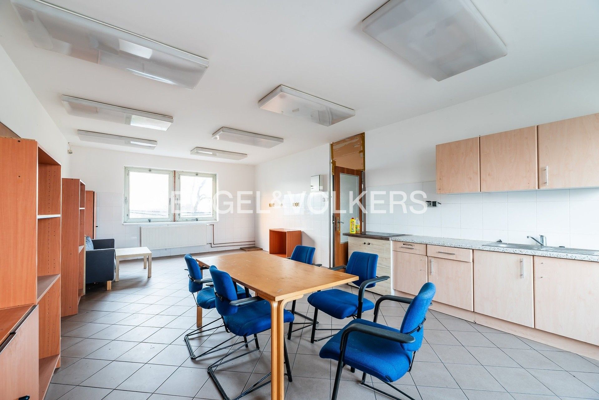 Pronájem kancelář - Přátelství, Praha, 719 m²