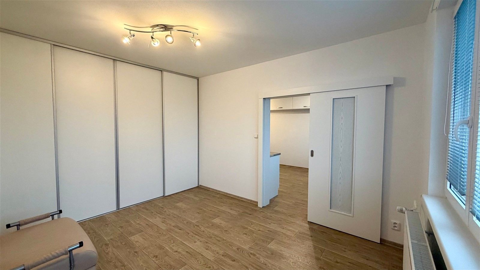 Pronájem byt 2+kk - Lomená, Cheb, 35 m²