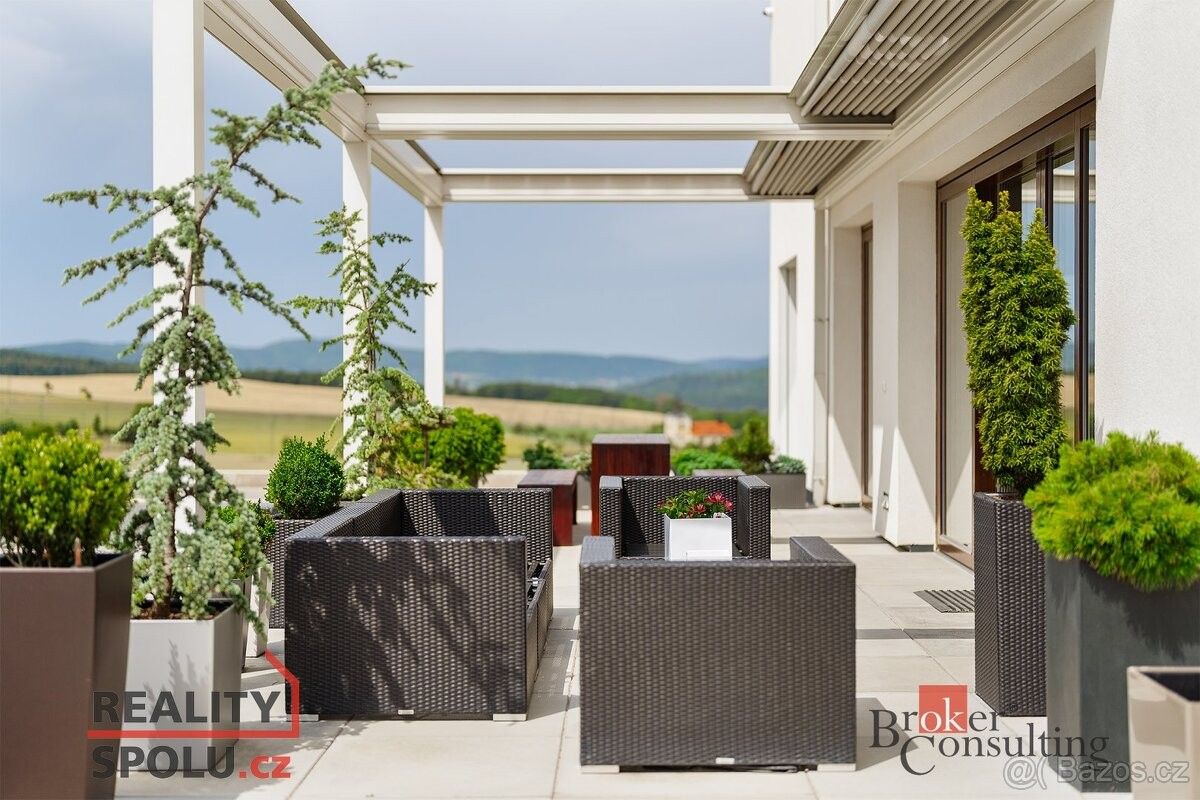 Rodinné domy, Tmaň, 267 21