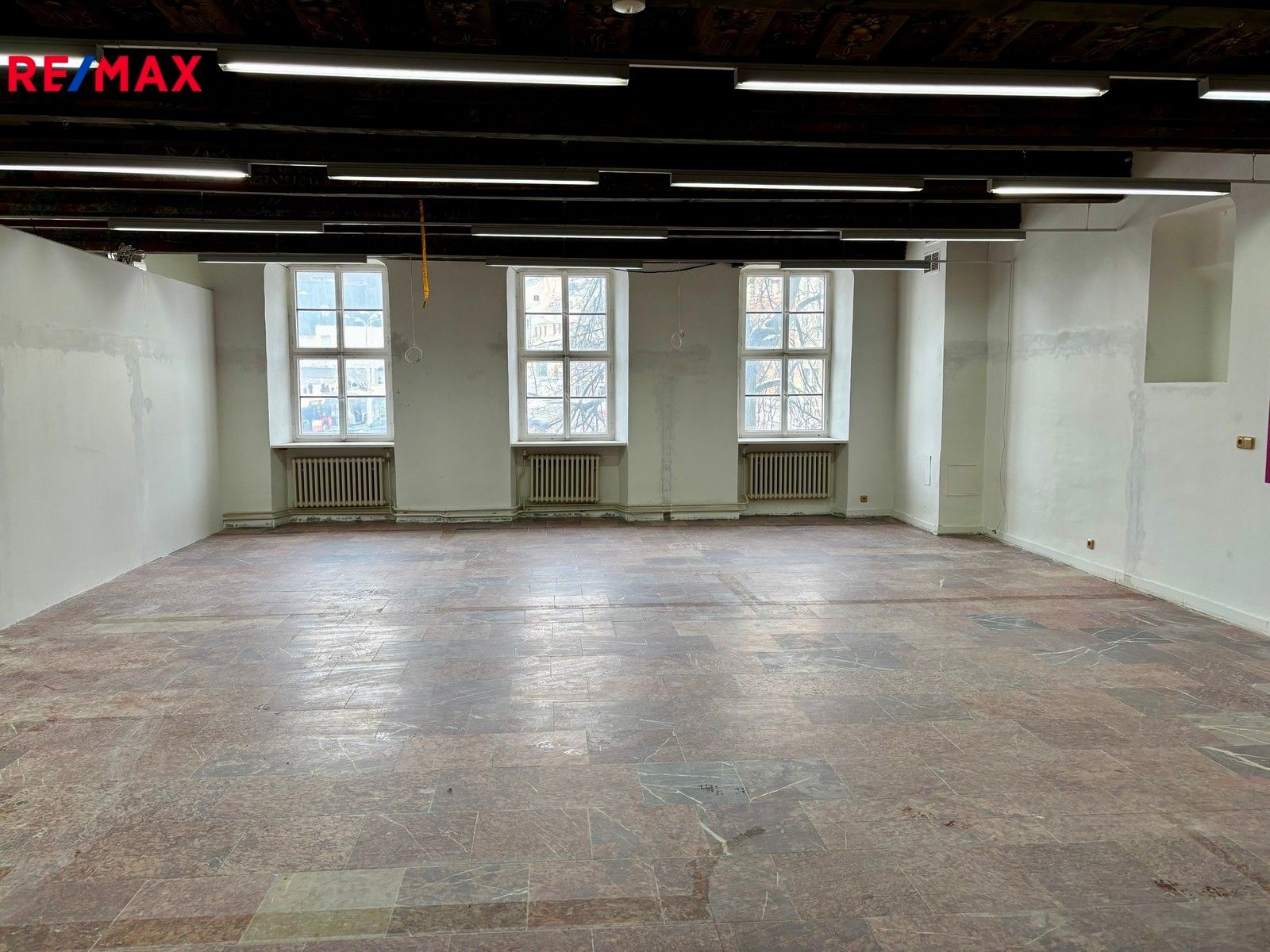 Pronájem obchodní prostory - Masarykovo náměstí, Jihlava, 206 m²