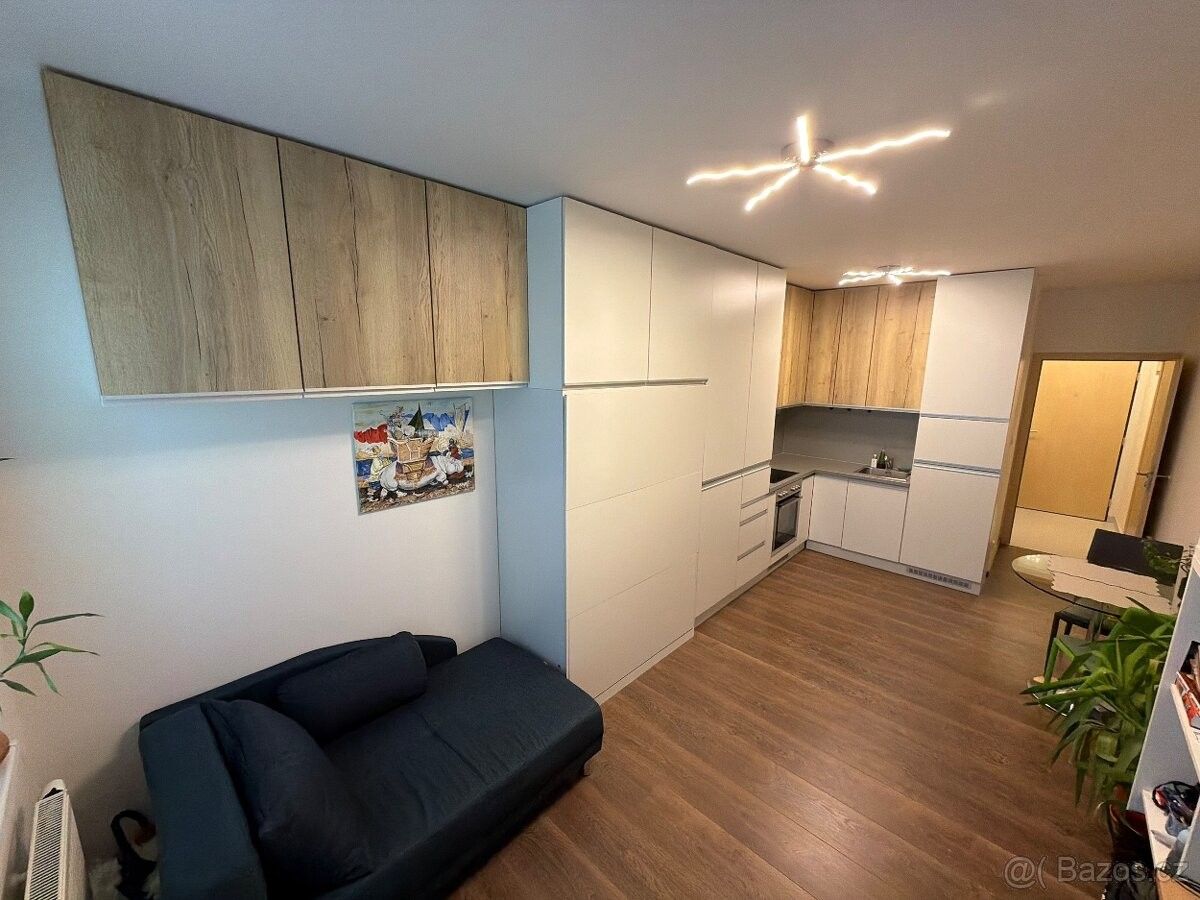 Pronájem byt - Praha, 190 00