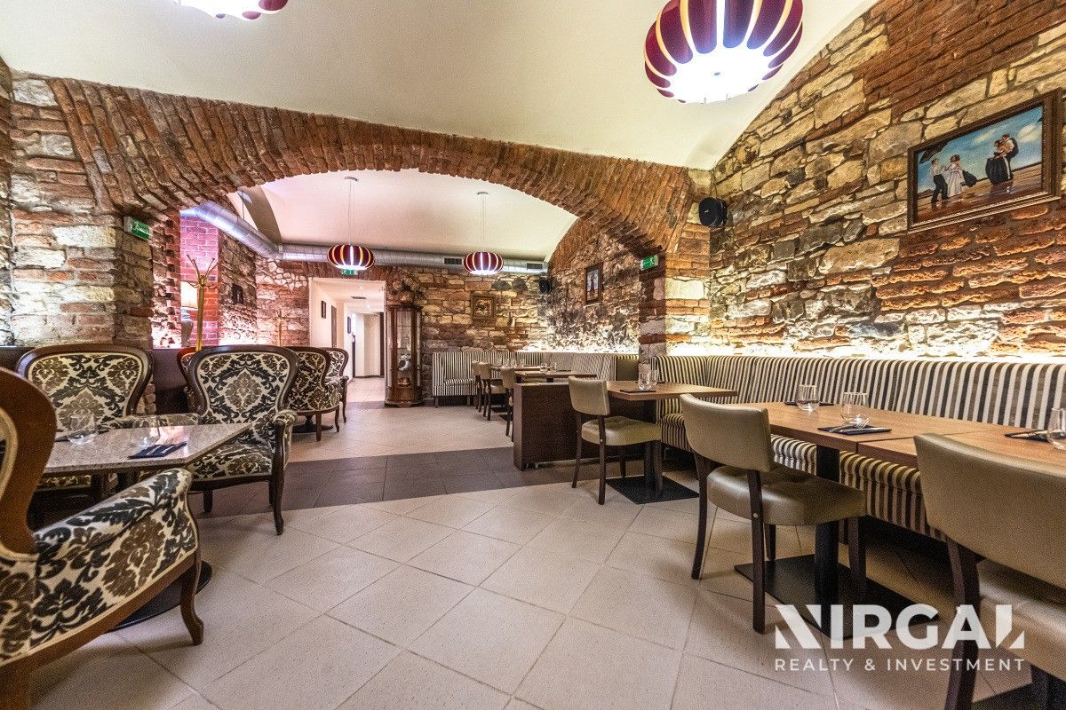 Restaurace, Balbínova, Praha, 198 m²