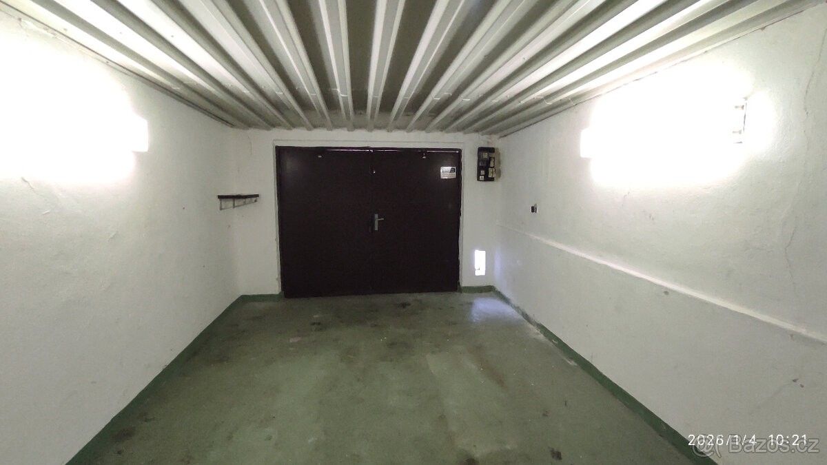 Garáže, Ostrava, 700 30