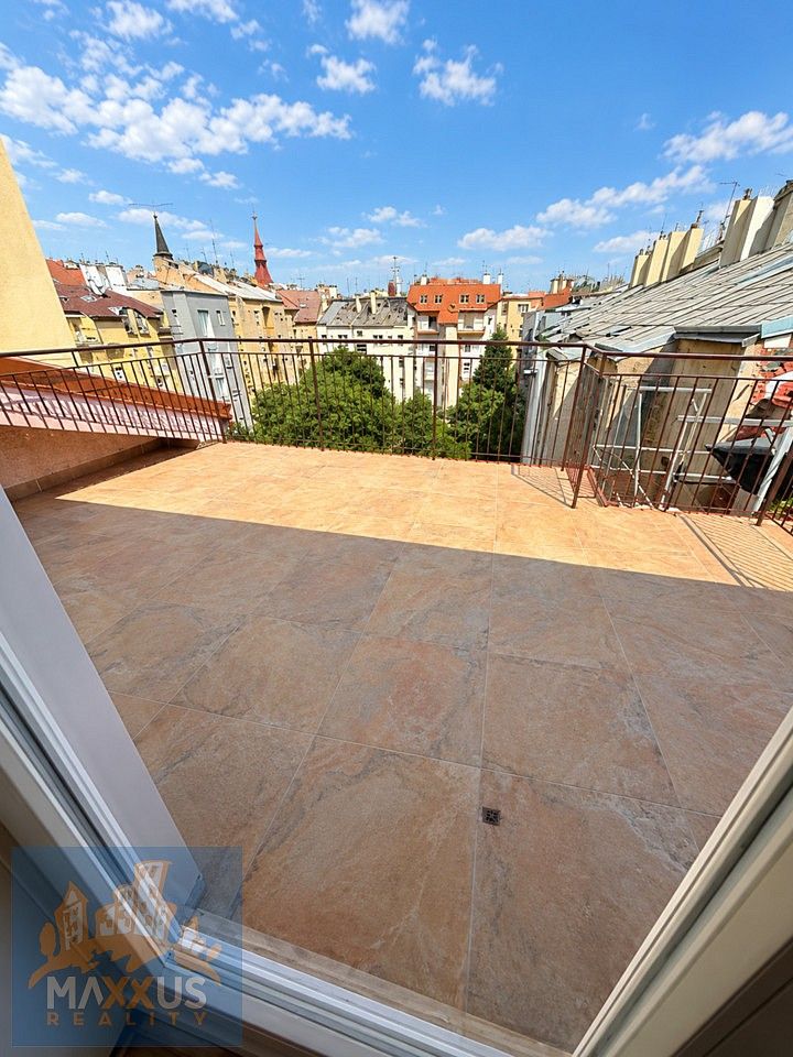 Byt 6+kk a více, 142 m²