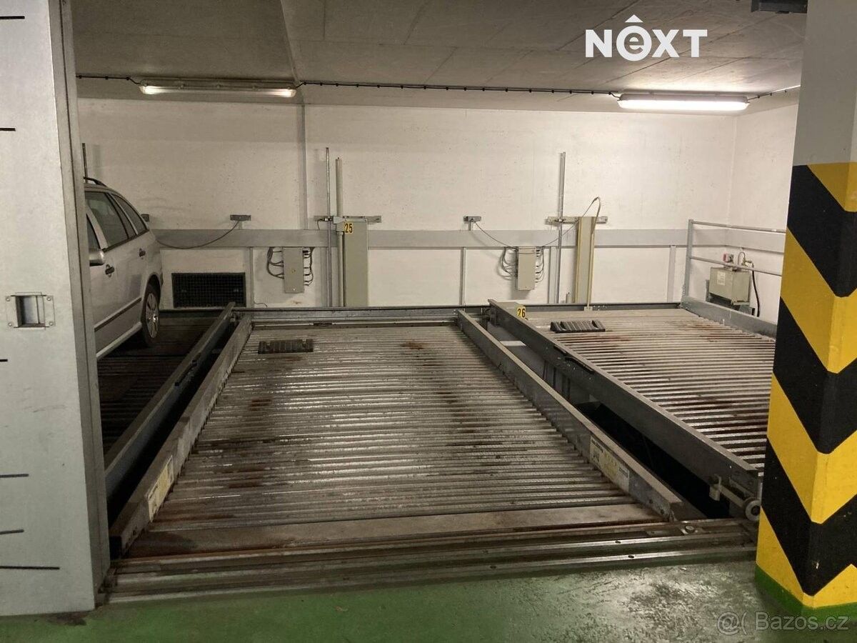 Garáže, Praha, 147 00