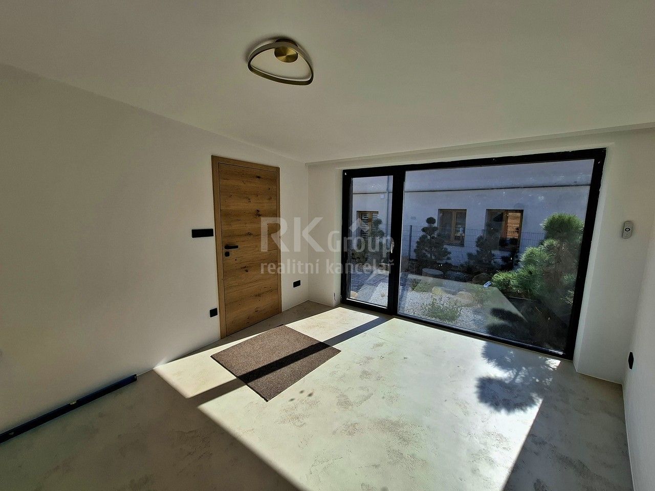 Pronájem obchodní prostory - Záfortenská, Slaný, 14 m²