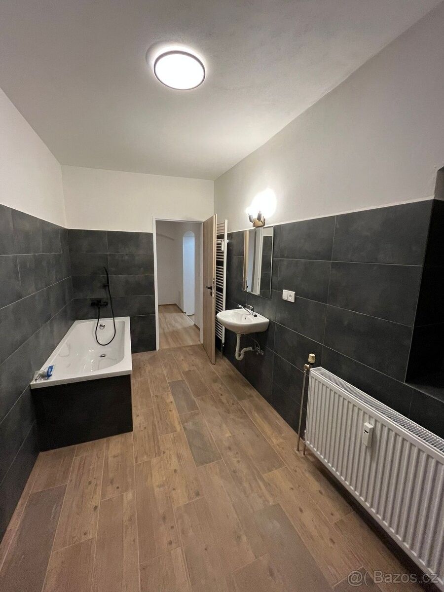 Pronájem byt - Lhenice, 384 02