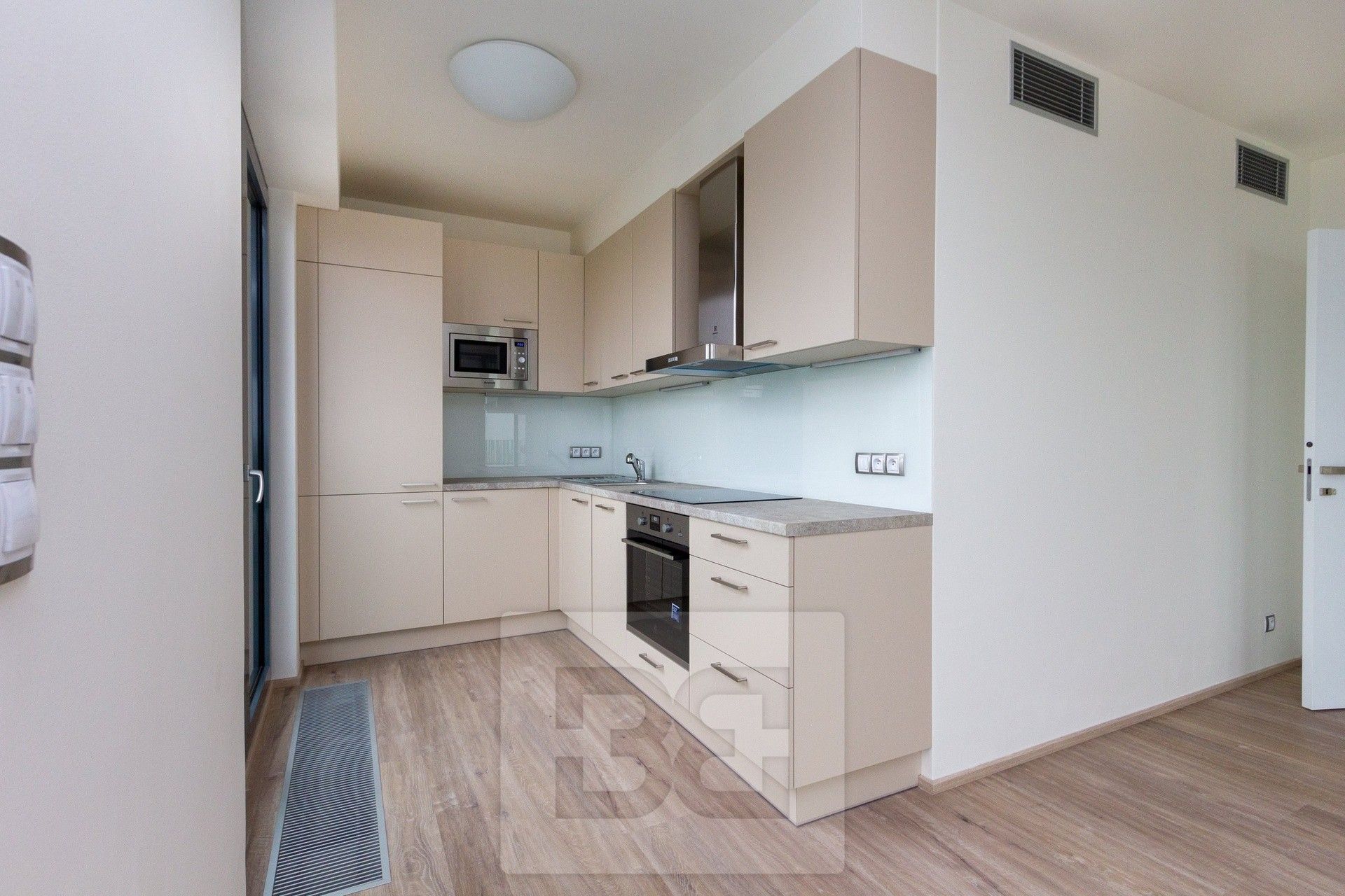 Pronájem byt 2+kk - Olšanská 2898, Praha, 66 m²