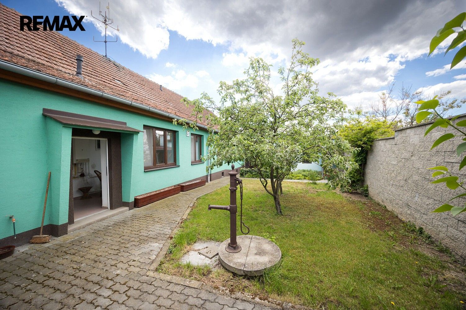 Rodinné domy, Sobotovice, okres Brno-venkov, 300 m² - 1